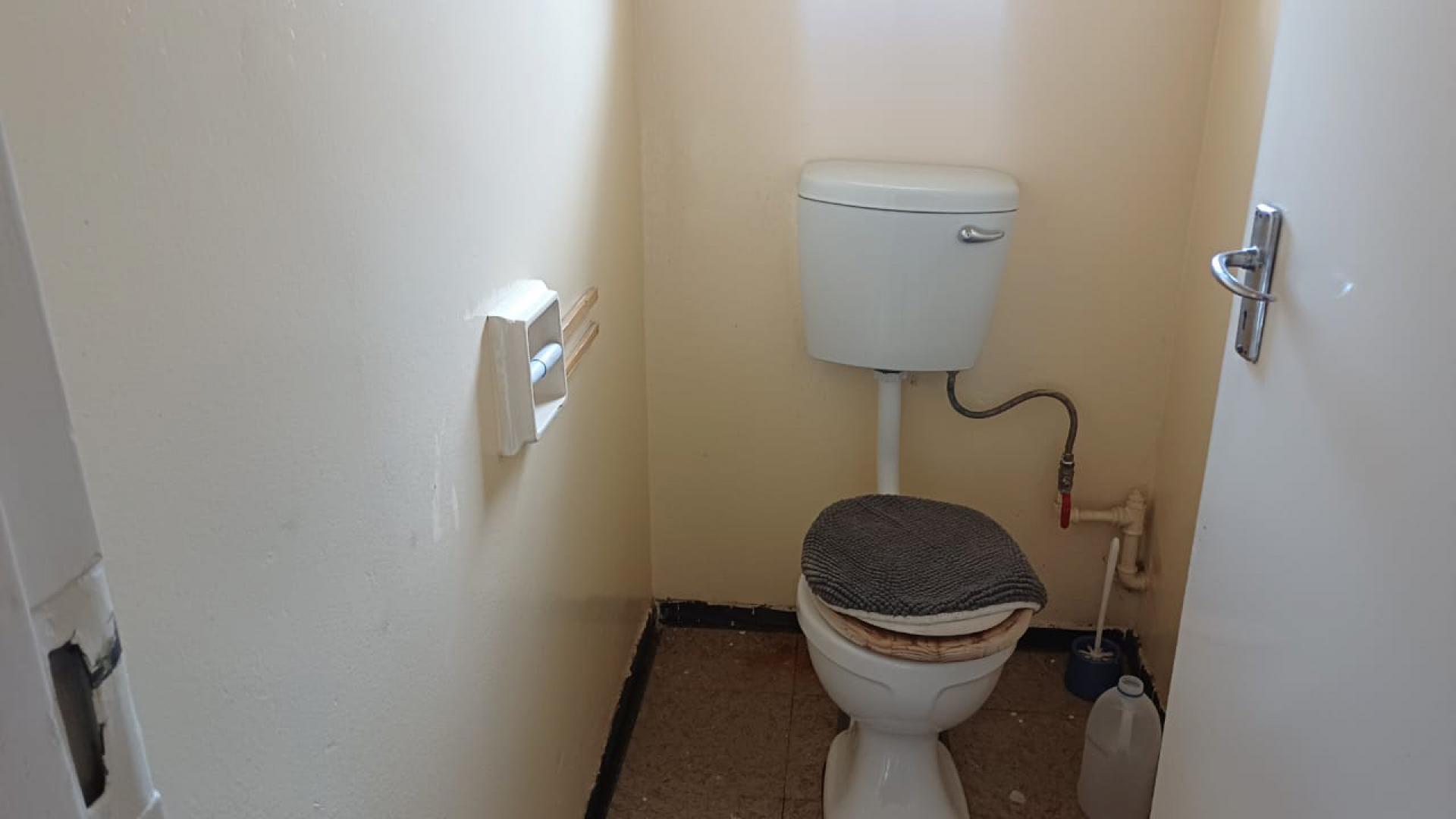 Bathroom 1 of property in Bedelia