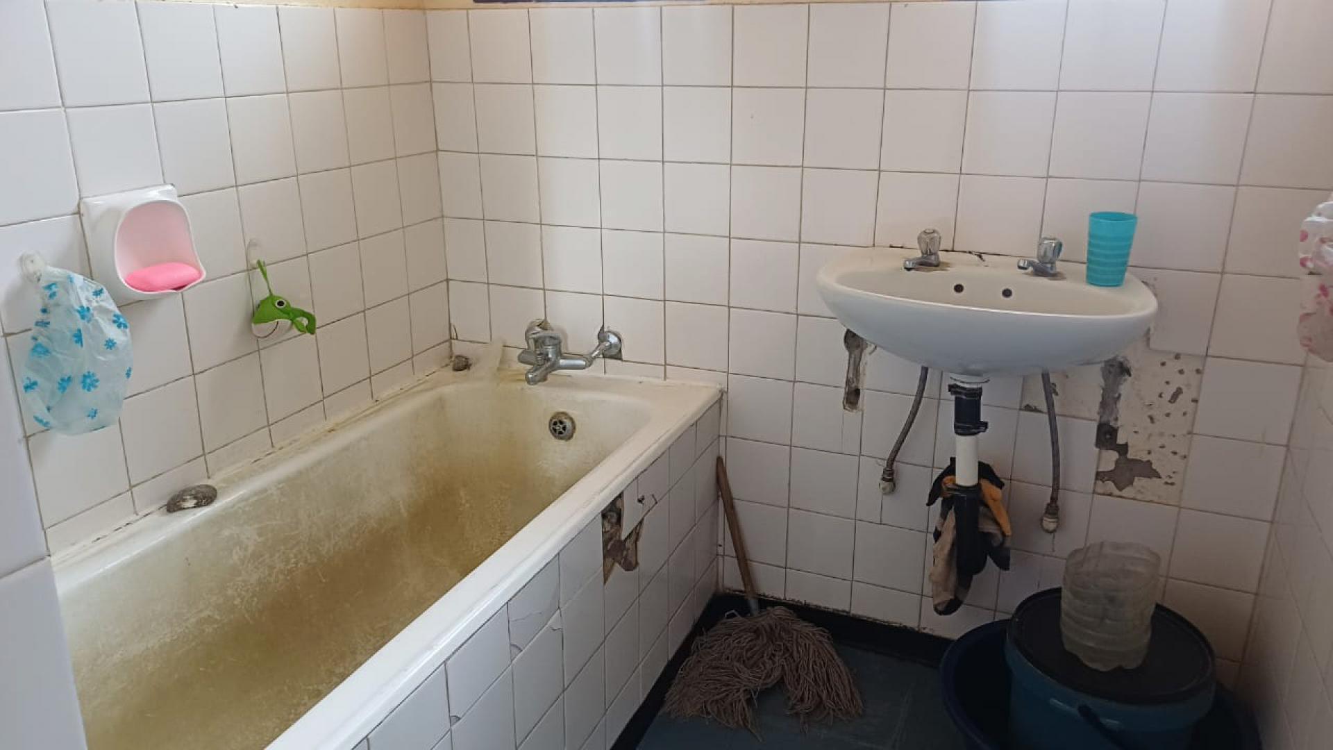 Bathroom 1 of property in Bedelia