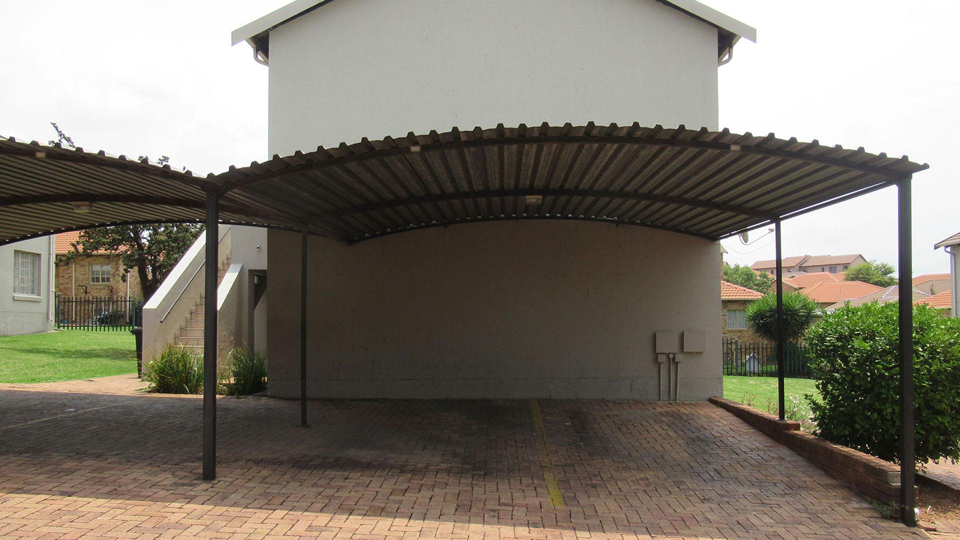 Carport  of property in Elandsfontein