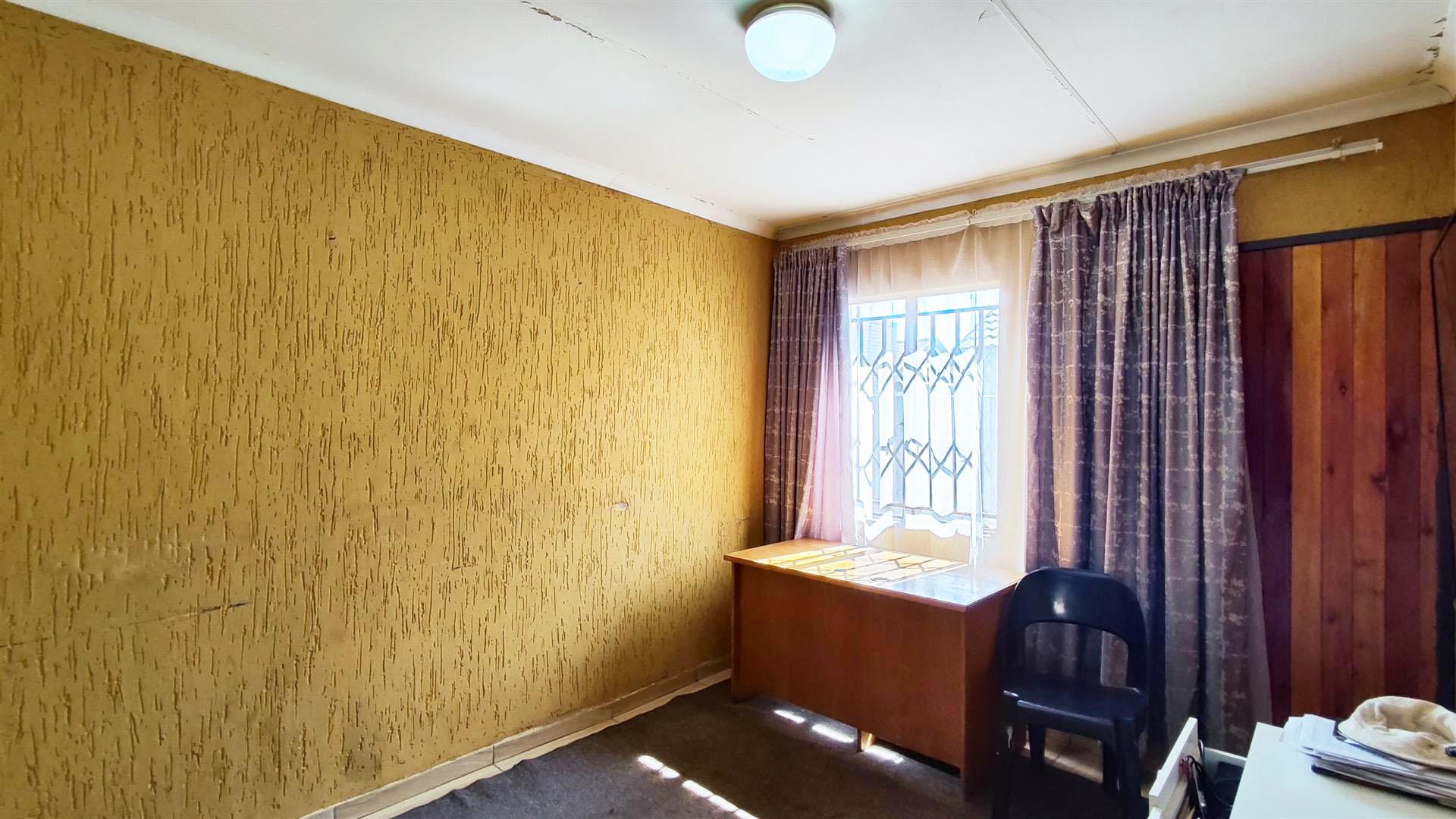 Lounges - 12 square meters of property in Mayfield