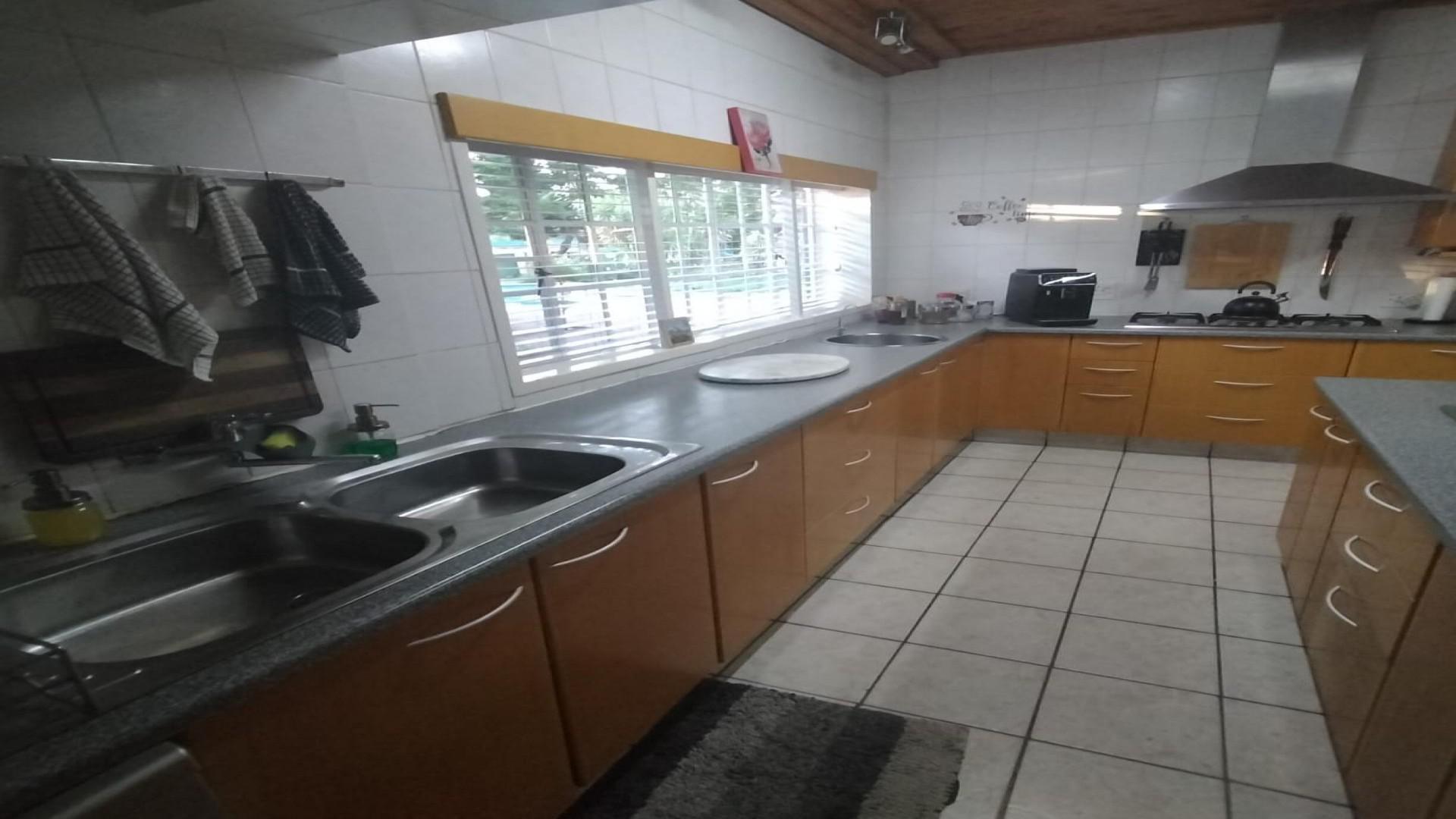 Kitchen of property in Three Rivers