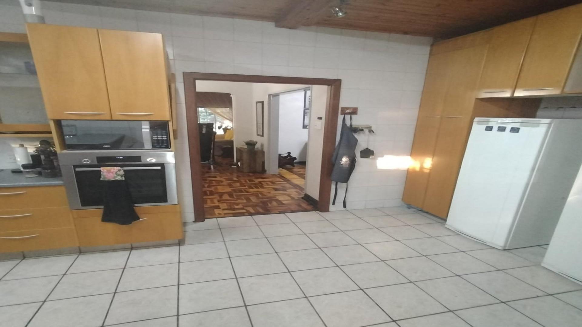 Kitchen of property in Three Rivers