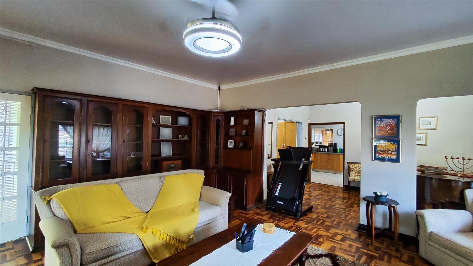 Lounges - 50 square meters of property in Three Rivers