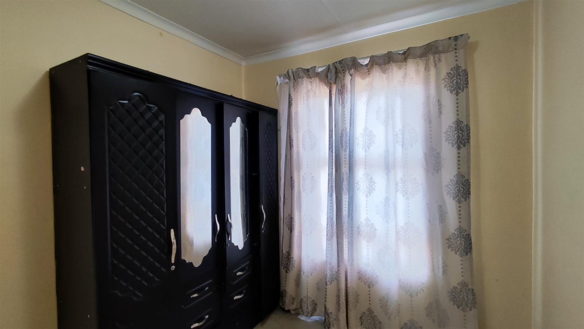 Bed Room 1 - 11 square meters of property in Sharon Park