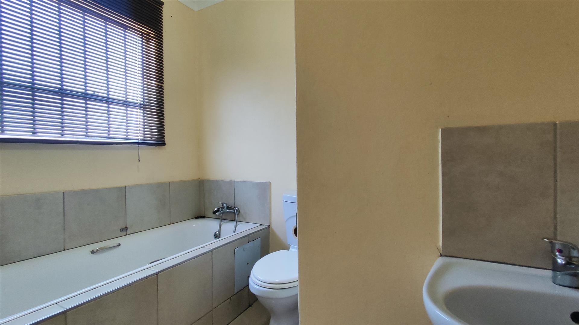 Bathroom 1 - 6 square meters of property in Sharon Park