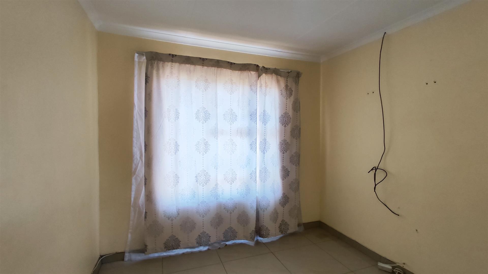 Main Bedroom - 15 square meters of property in Sharon Park