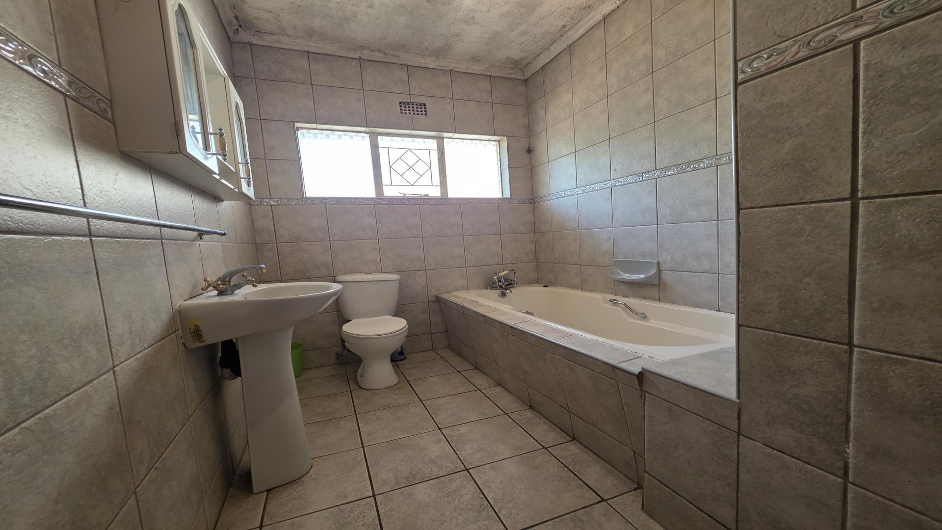 Bathroom 3+ of property in Bloemfontein