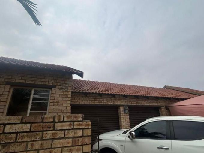 3 Bedroom Sectional Title for Sale For Sale in Azaleapark - MR695482