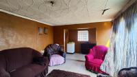 Lounges - 20 square meters of property in Windmill Park