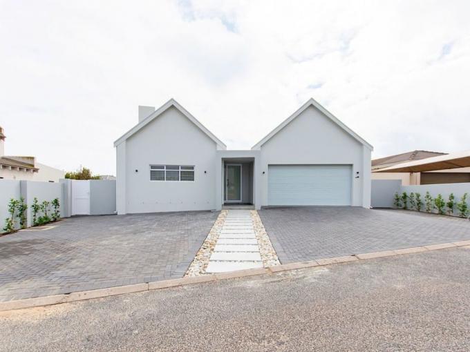 4 Bedroom House for Sale For Sale in Langebaan - MR695517