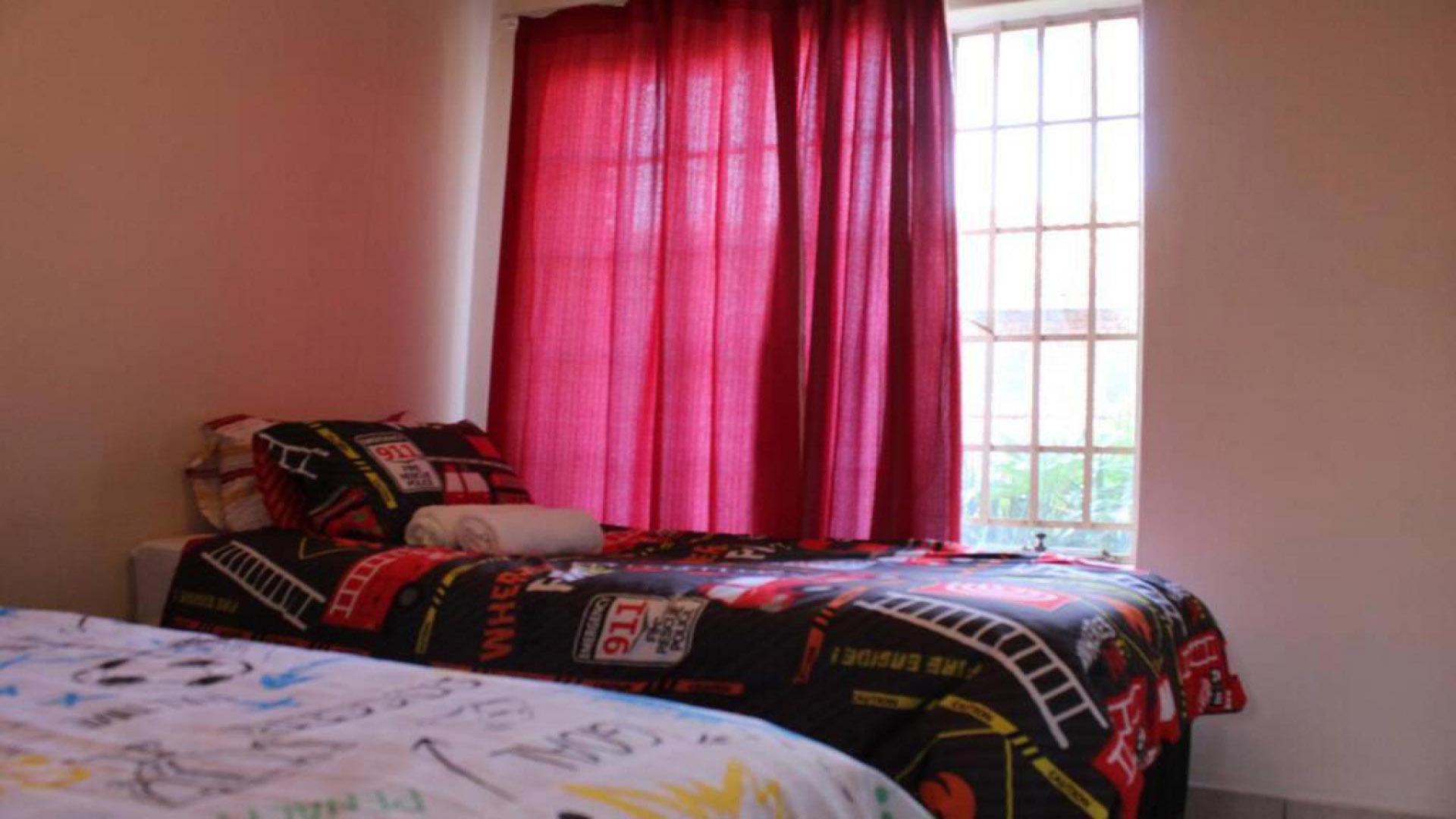 Bed Room 1 - 9 square meters of property in Hesteapark