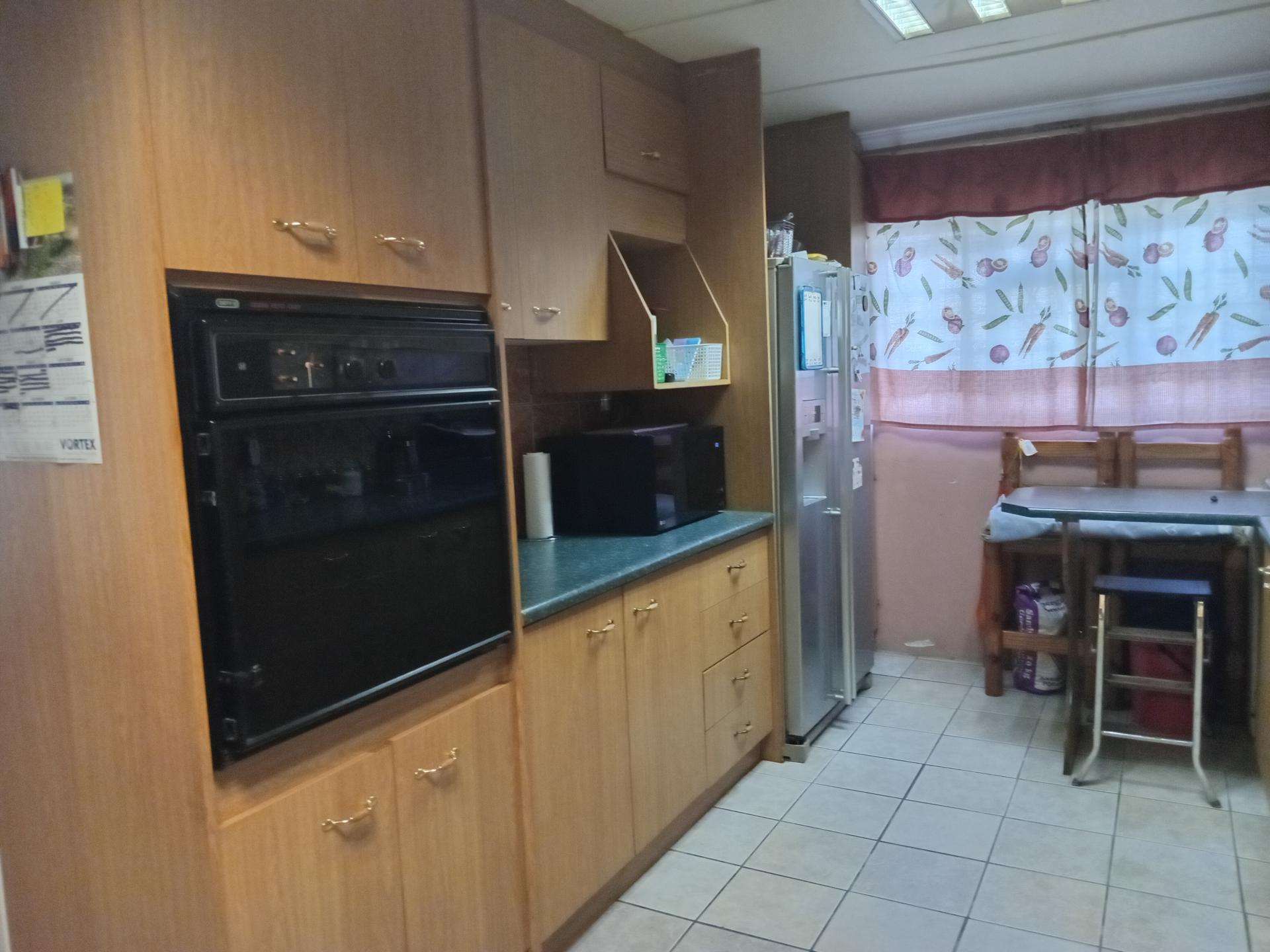  of property in Pelikan Park