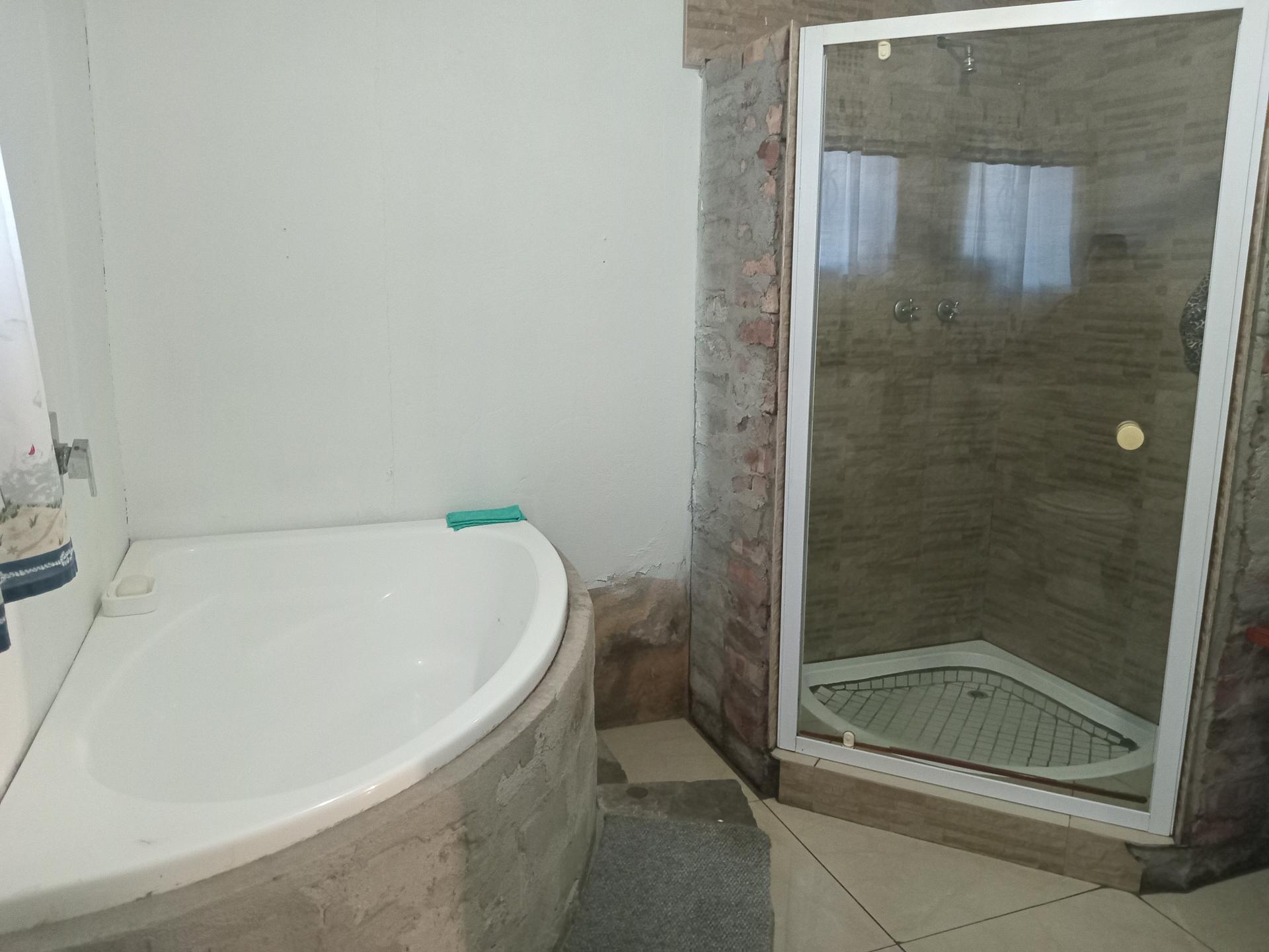  of property in Pelikan Park