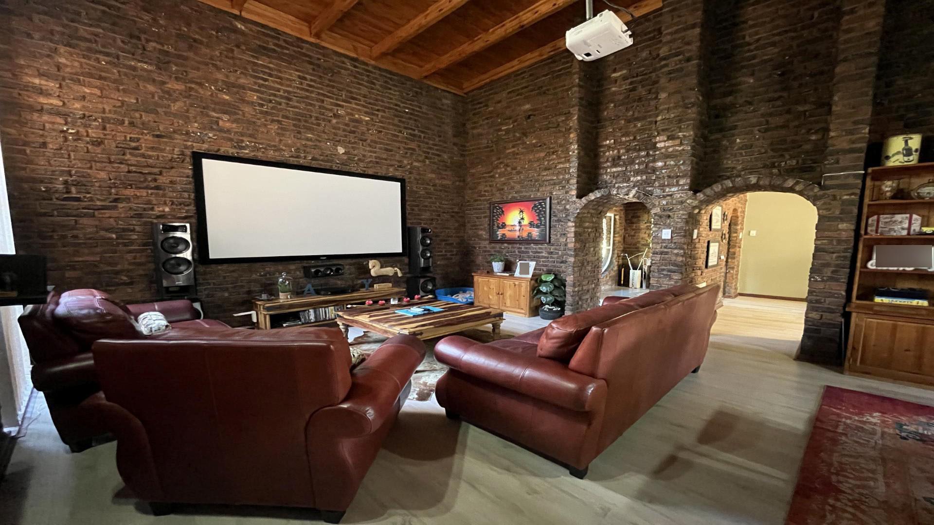 Lounges of property in Kimberley