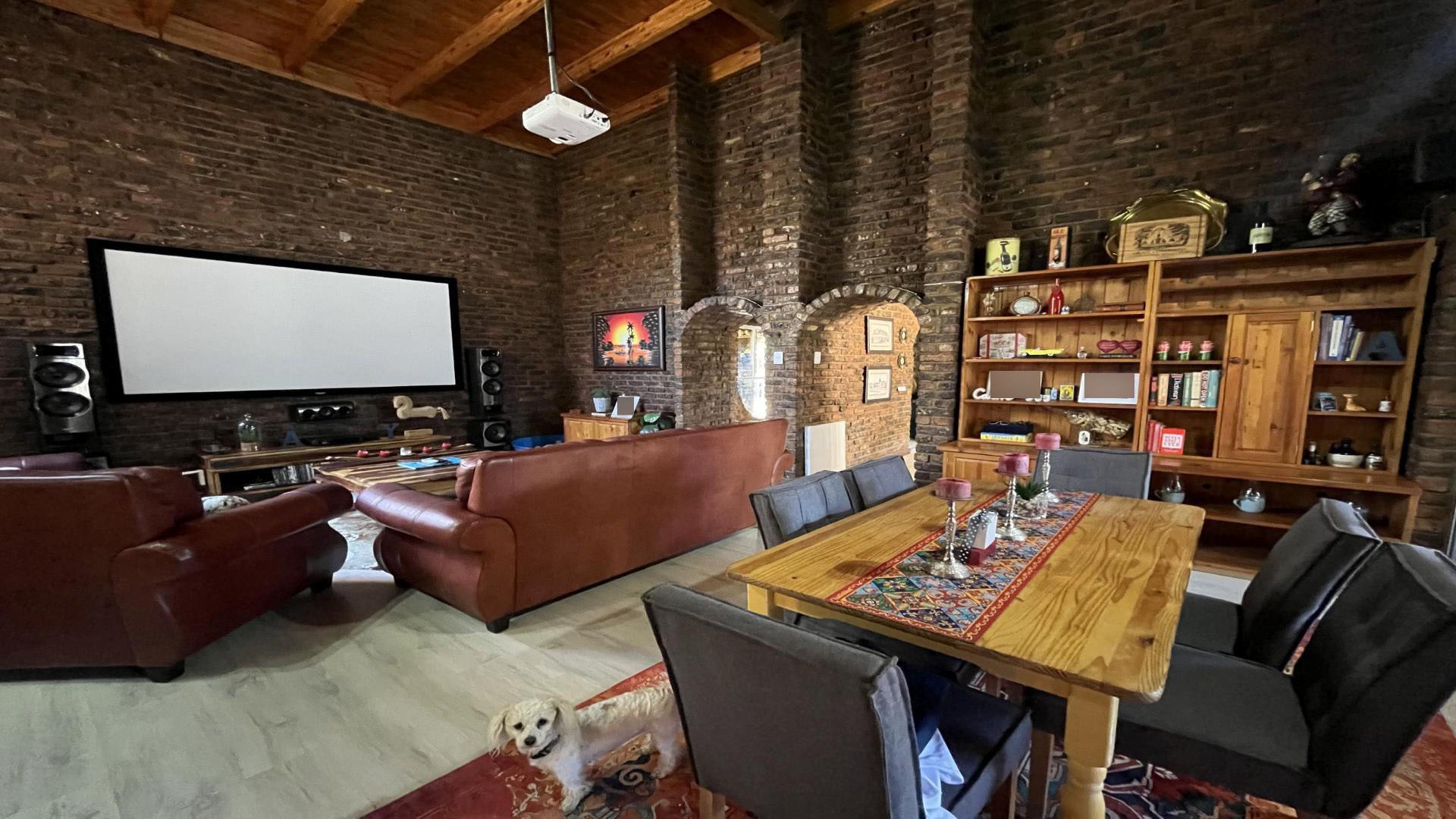 Lounges of property in Kimberley