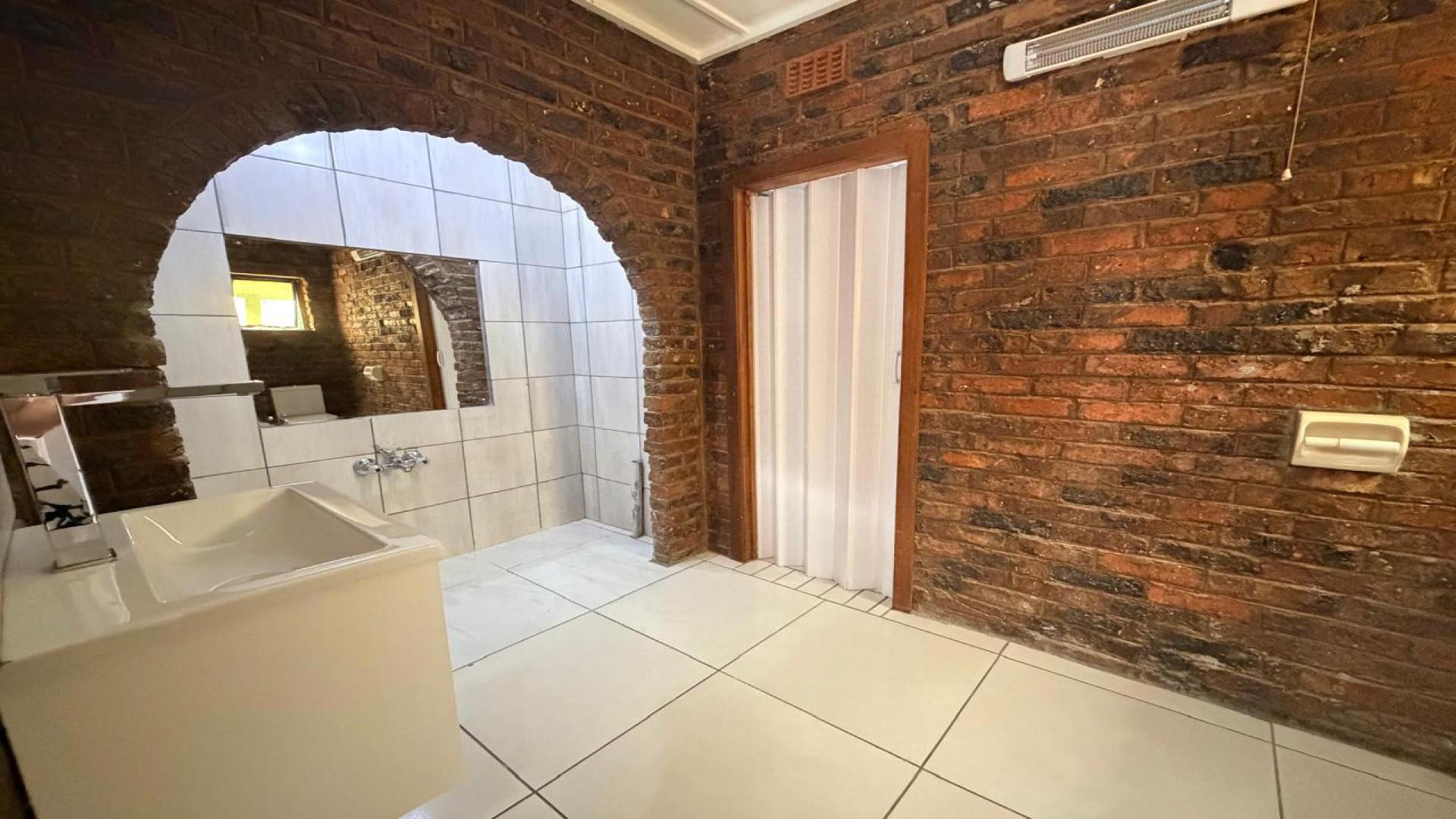 Bathroom 1 of property in Kimberley