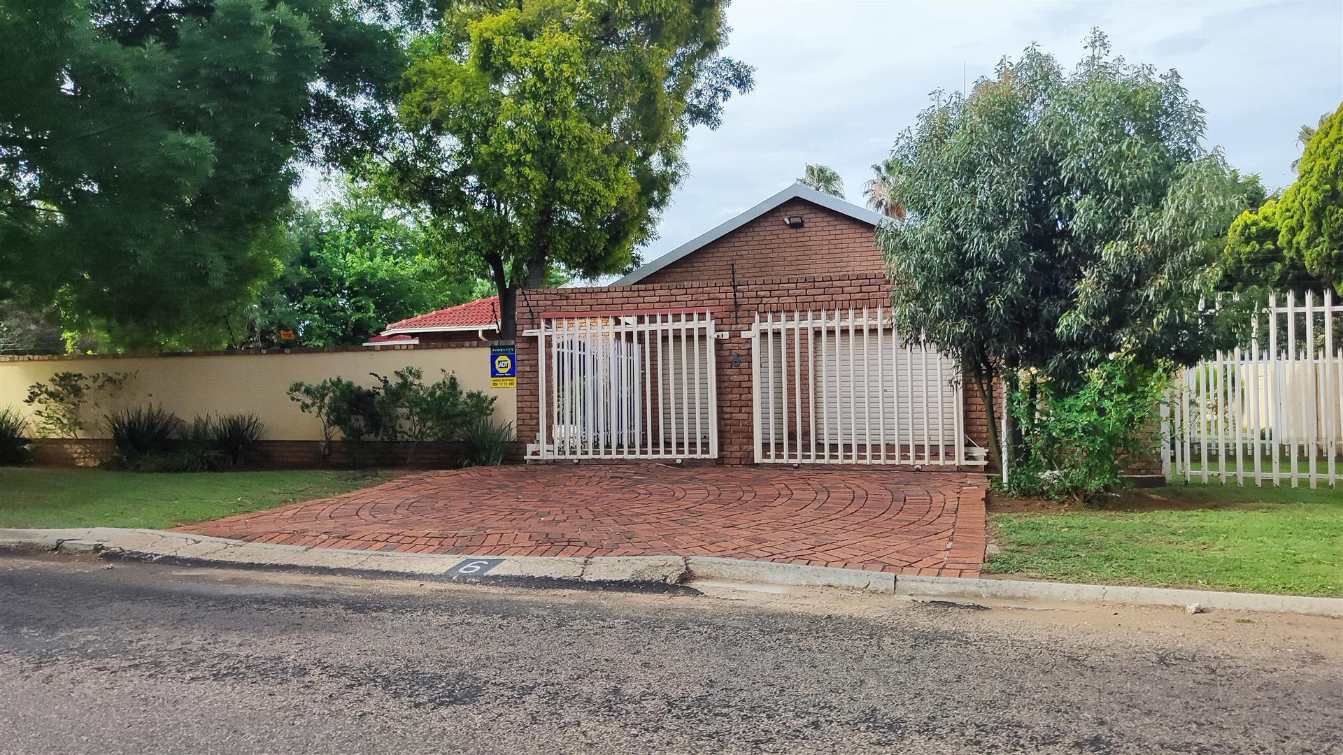 Front View of property in Sunward park