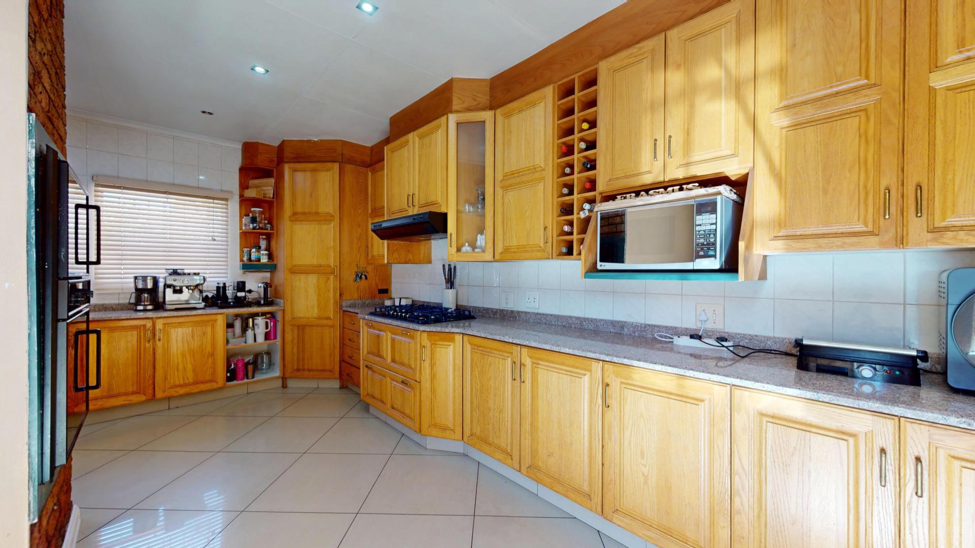 Kitchen of property in Sunward park