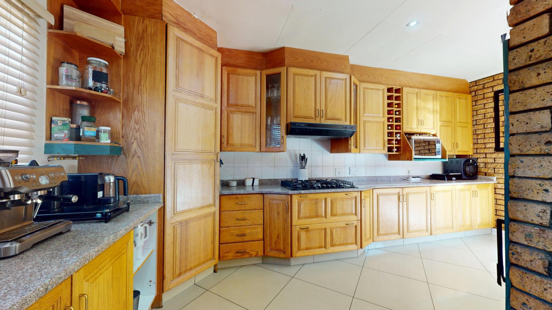 Kitchen of property in Sunward park