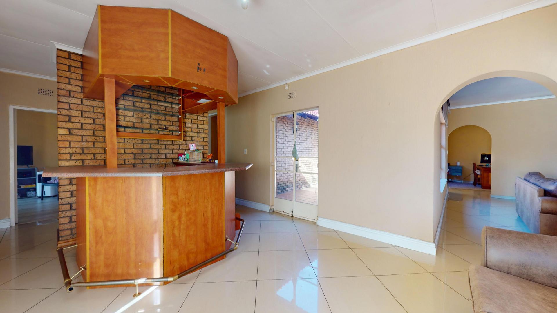 Spaces of property in Sunward park