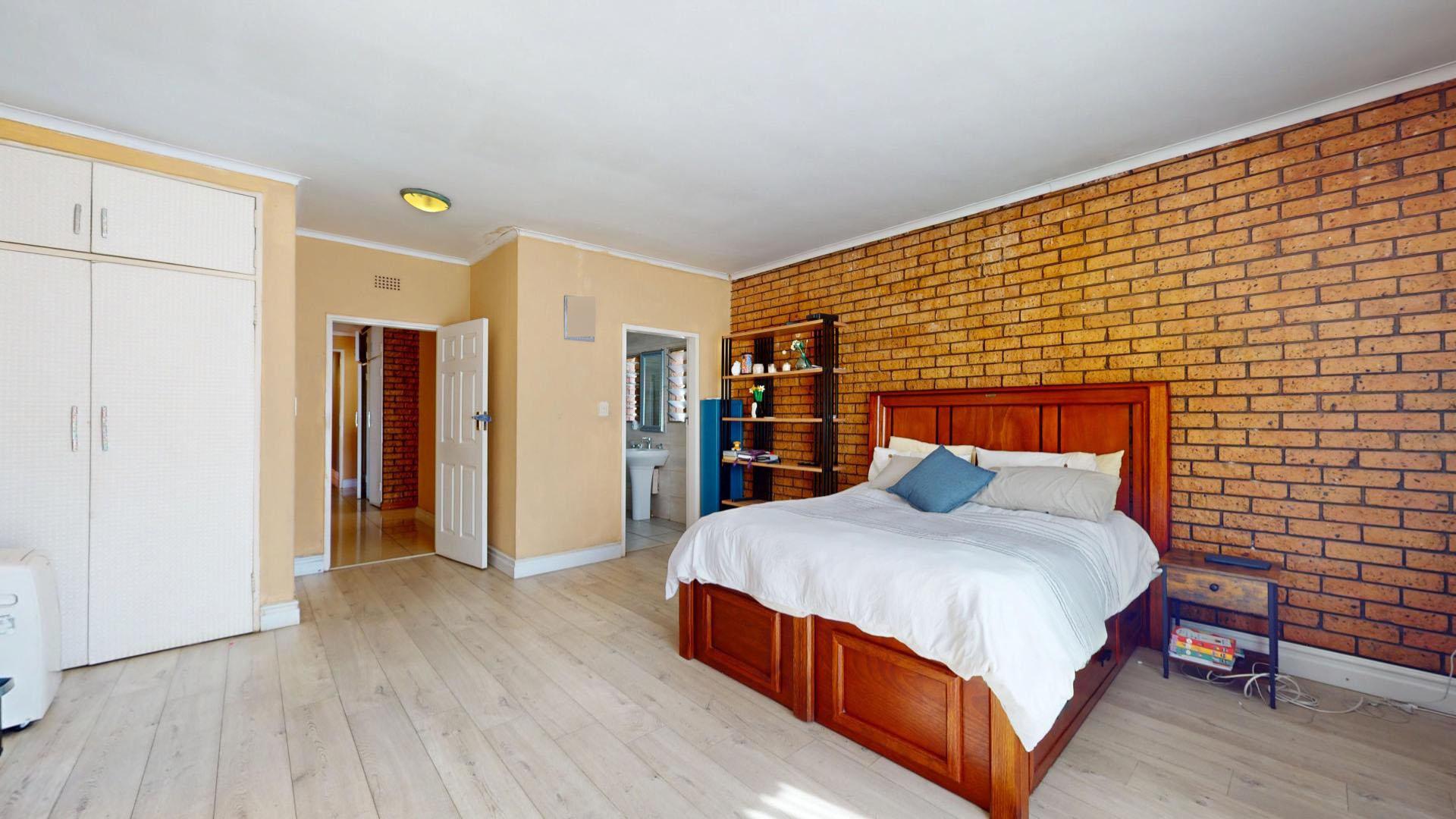 Bed Room 1 of property in Sunward park