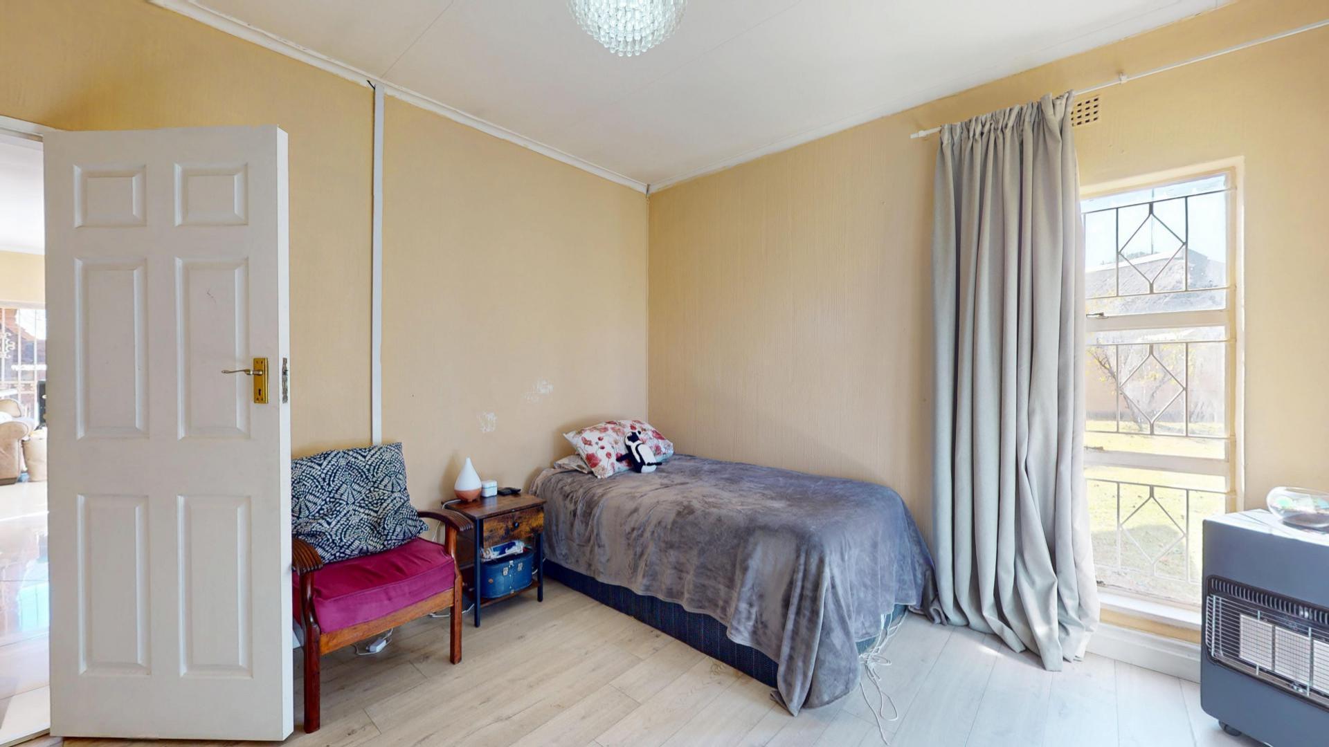 Bed Room 2 of property in Sunward park