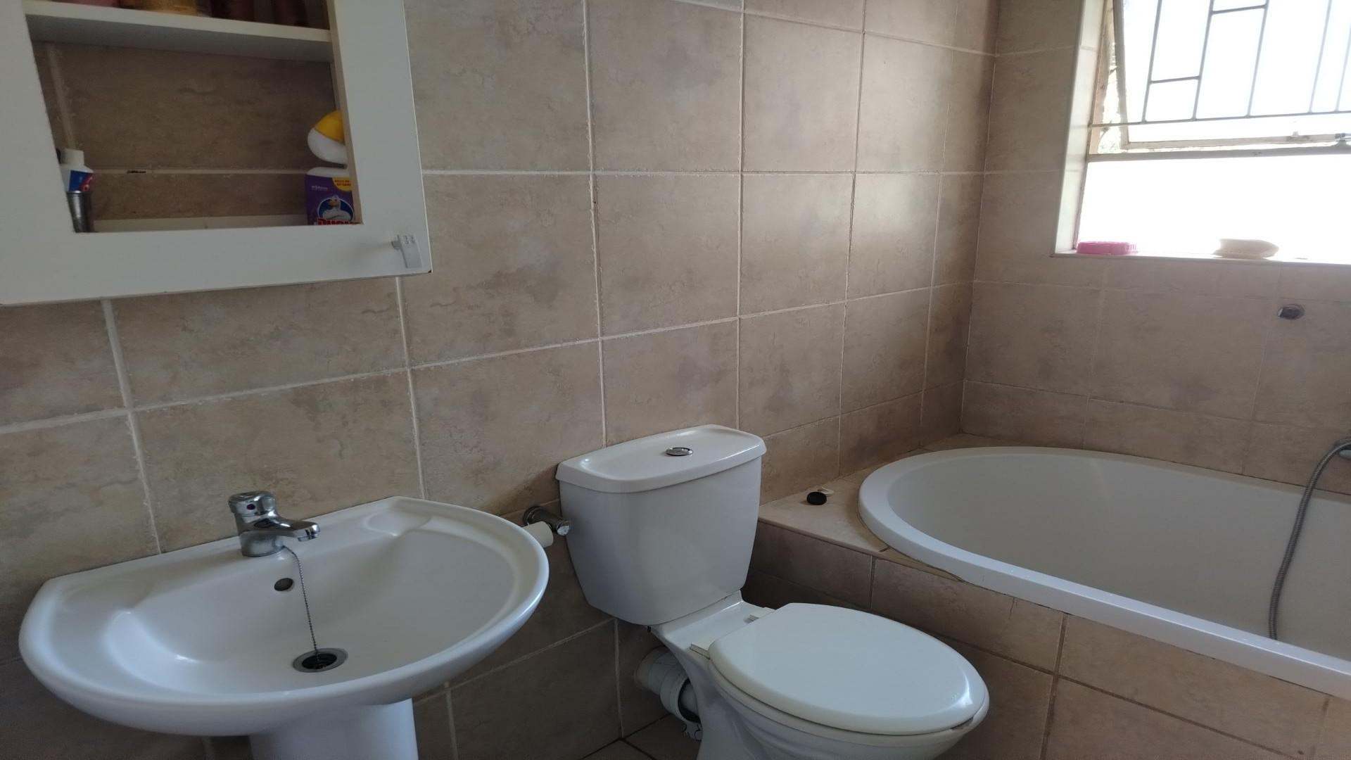 Bathroom 2 of property in Vanderbijlpark