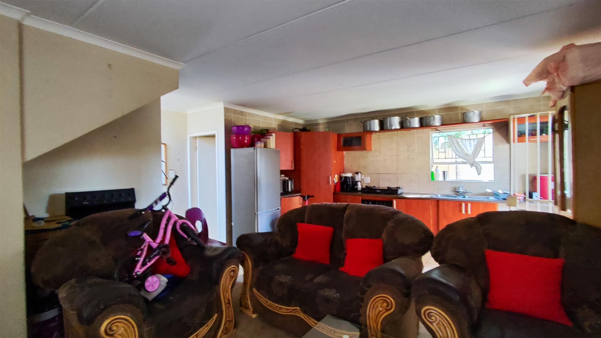 Lounges - 16 square meters of property in Vanderbijlpark