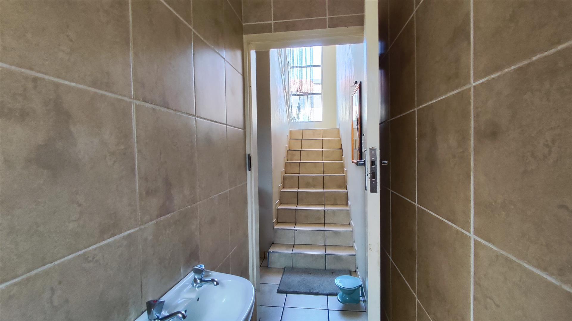 Guest Toilet - 3 square meters of property in Vanderbijlpark