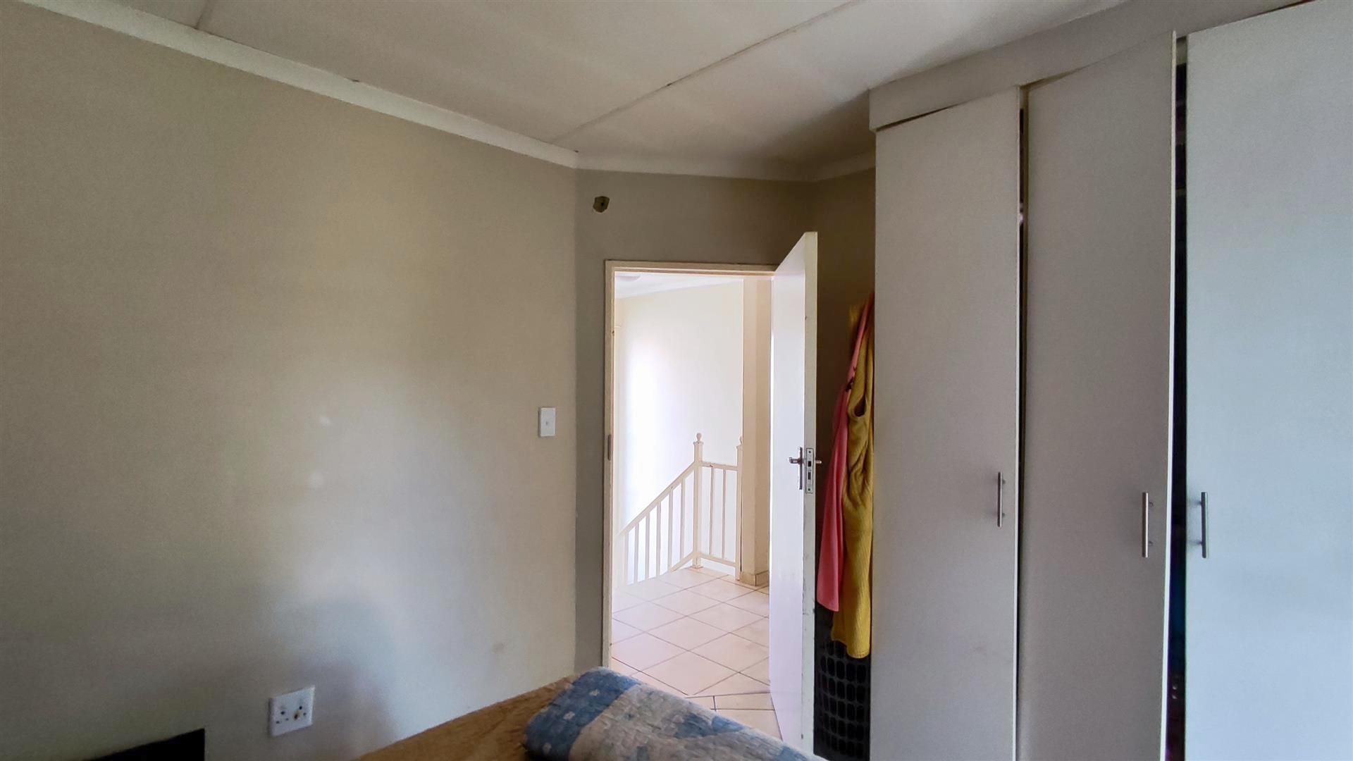 Bed Room 1 - 12 square meters of property in Vanderbijlpark