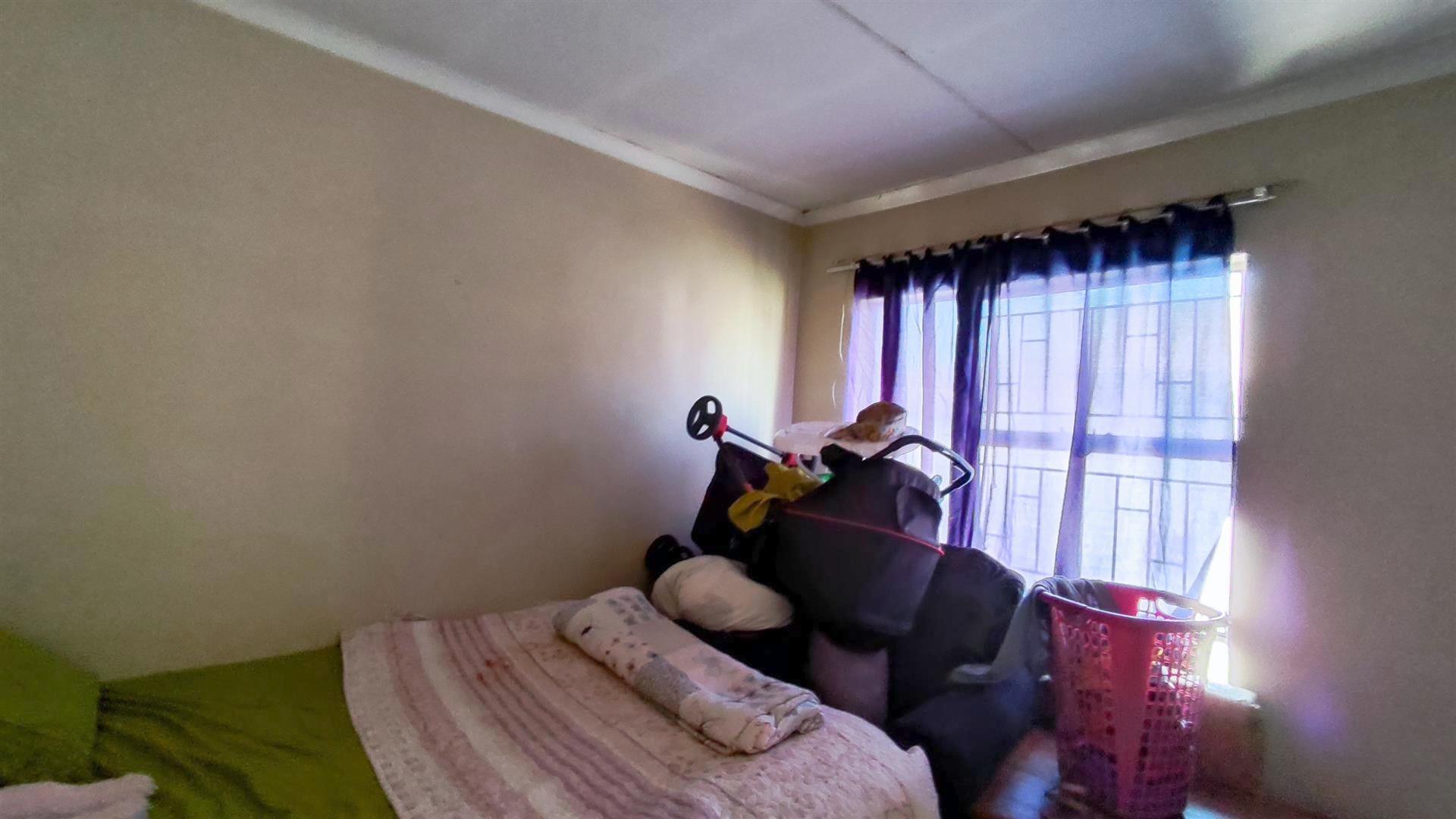 Bed Room 2 - 12 square meters of property in Vanderbijlpark