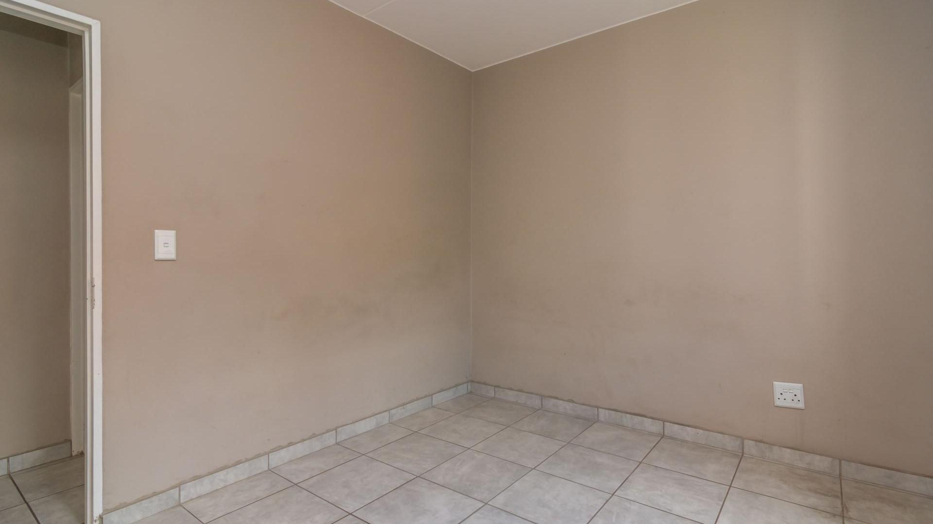 Bed Room 2 - 9 square meters of property in Fleurhof