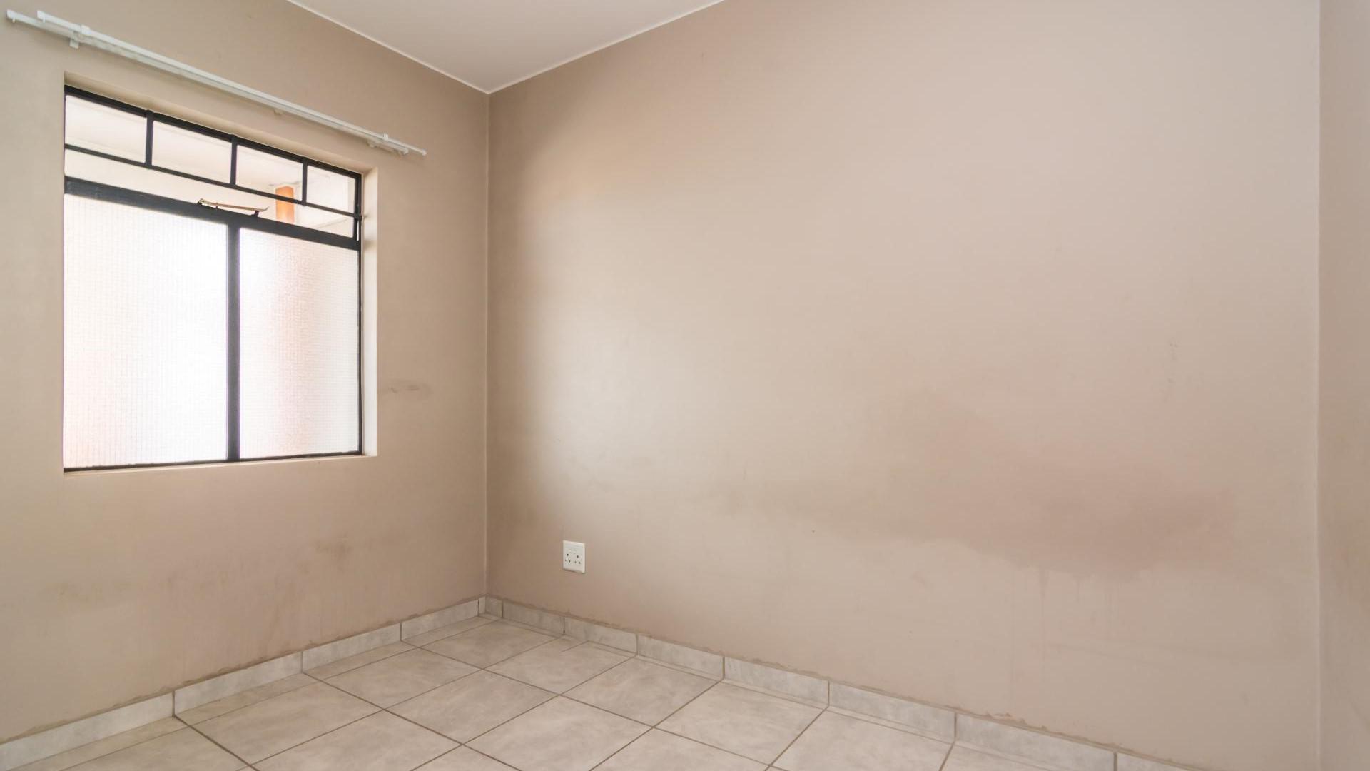 Bed Room 1 - 8 square meters of property in Fleurhof