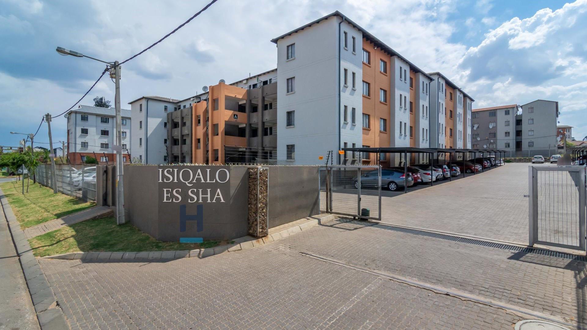 Front View of property in Fleurhof