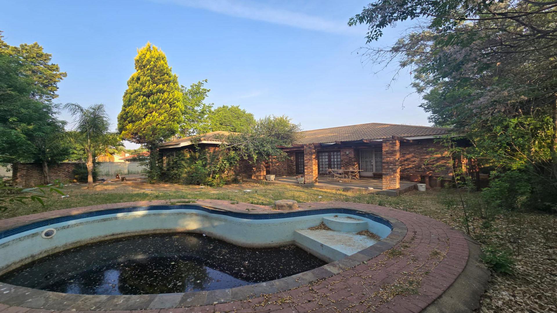 Swimming Pool of property in Mafikeng