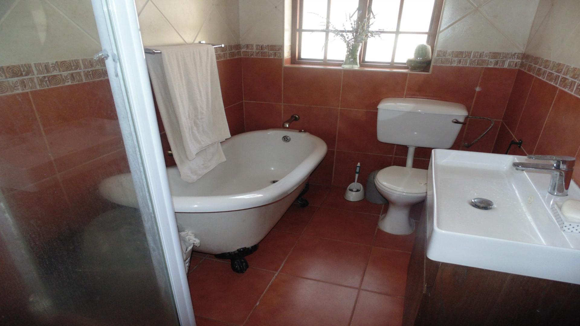 Bathroom 1 - 7 square meters of property in Westdene (JHB)