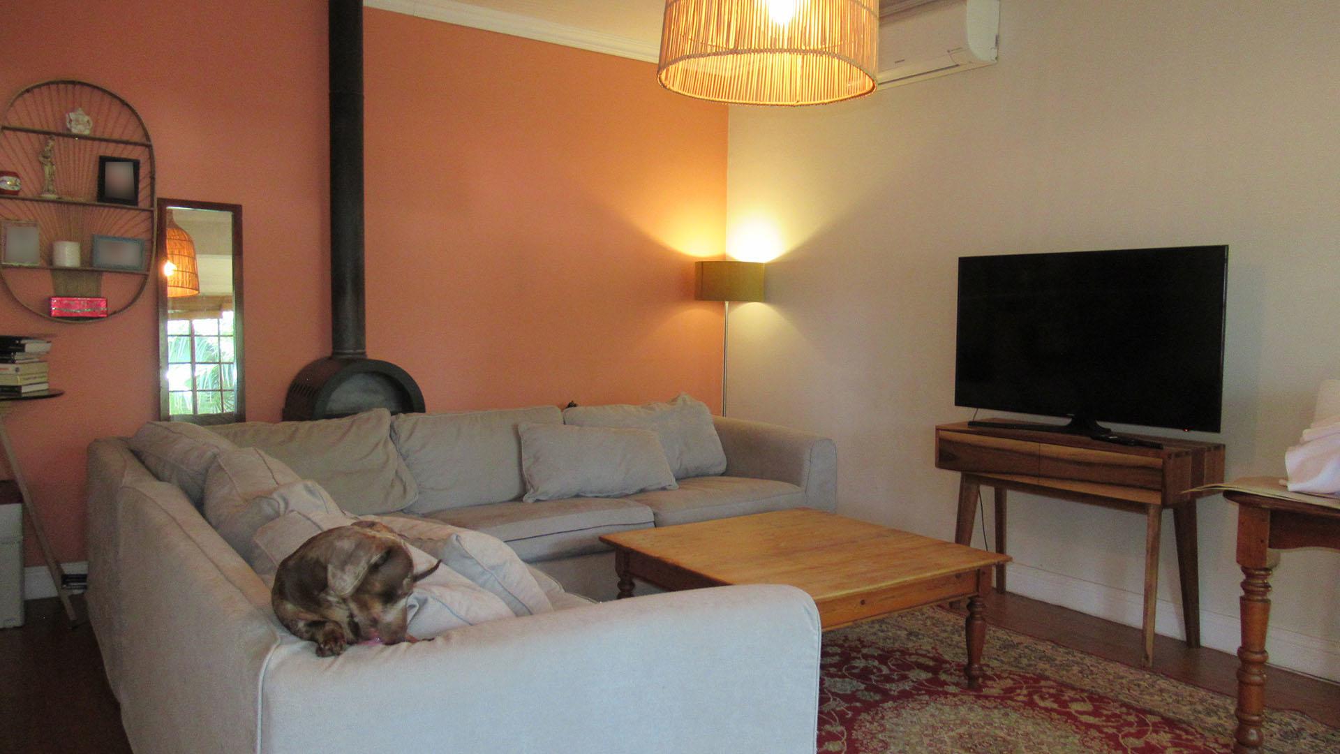 Lounges - 32 square meters of property in Westdene (JHB)