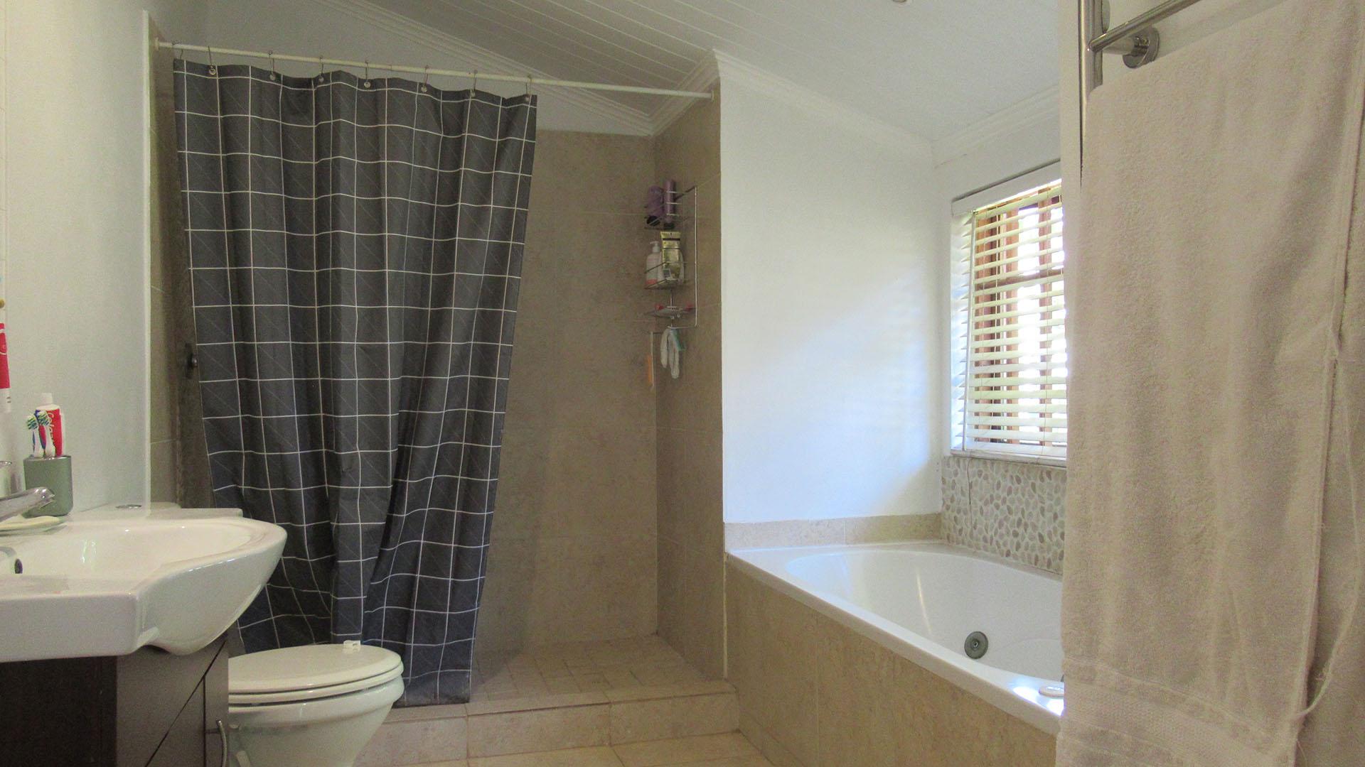 Main Bathroom - 10 square meters of property in Westdene (JHB)
