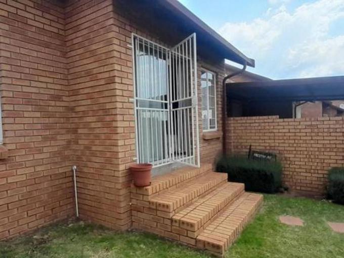 2 Bedroom Simplex to Rent in The Reeds - Property to rent - MR695631