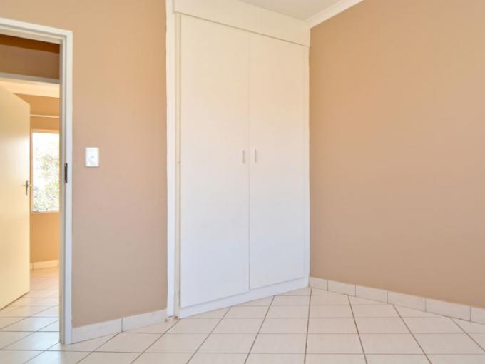 2 Bedroom Apartment for Sale For Sale in Rosettenville - MR695636