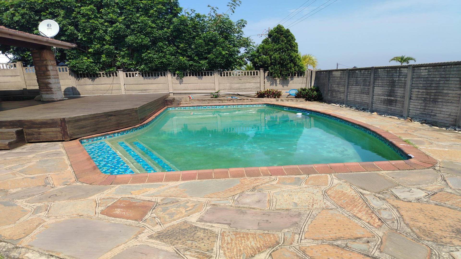 Swimming Pool of property in Bluff