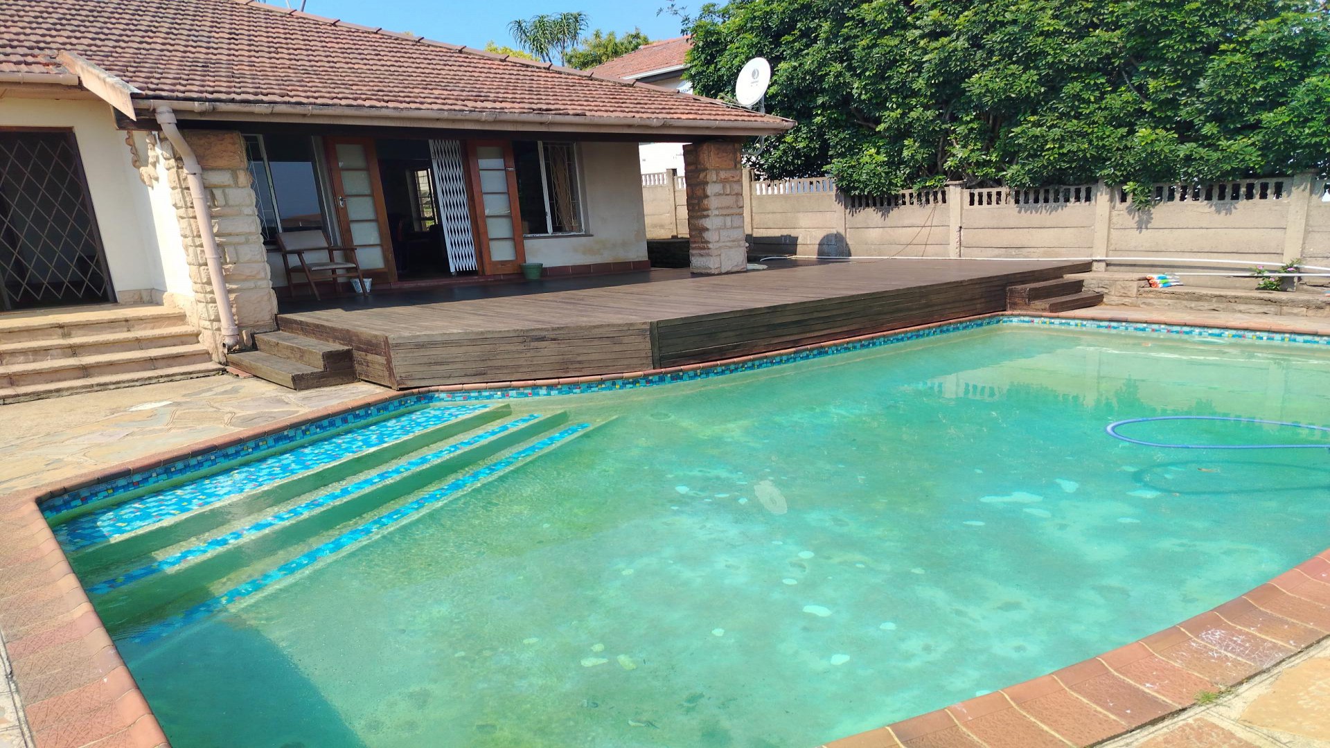 Patio of property in Bluff