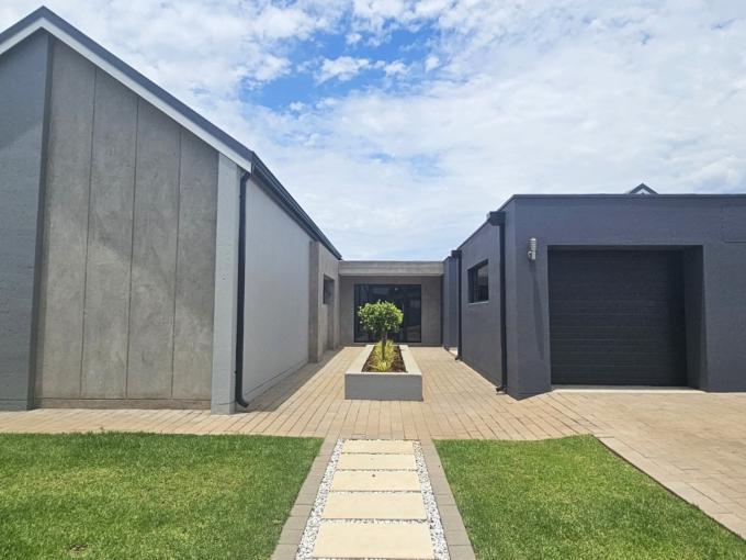 4 Bedroom House to Rent in Midstream Estate - Property to rent - MR695675