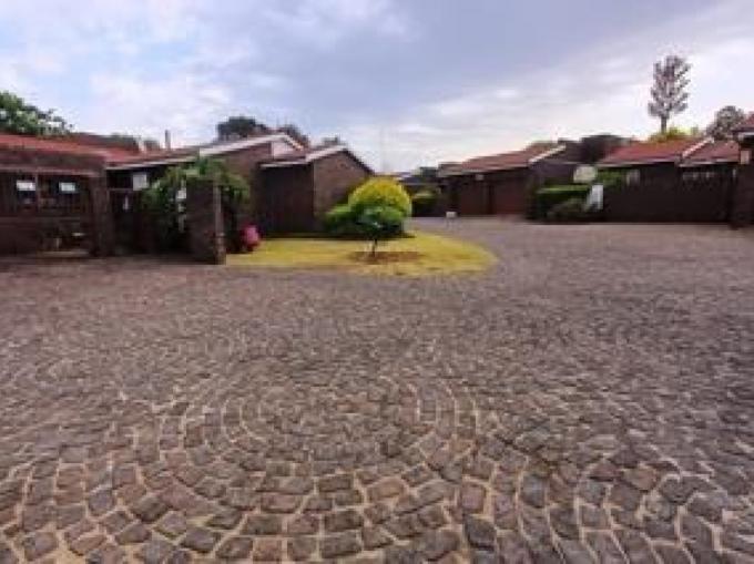 3 Bedroom Simplex for Sale For Sale in Brackenhurst - MR695676