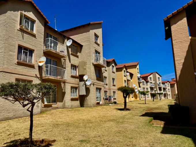 1 Bedroom Simplex for Sale For Sale in Ormonde - MR695679