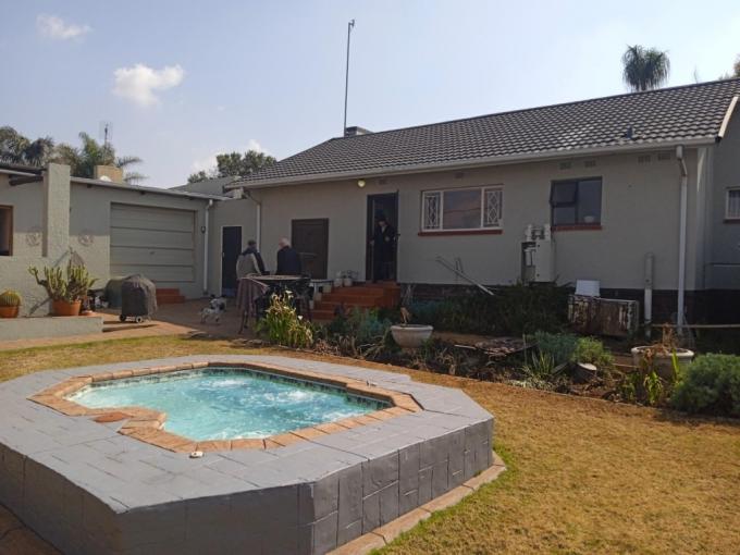 3 Bedroom House for Sale For Sale in Verwoerdpark - MR695683