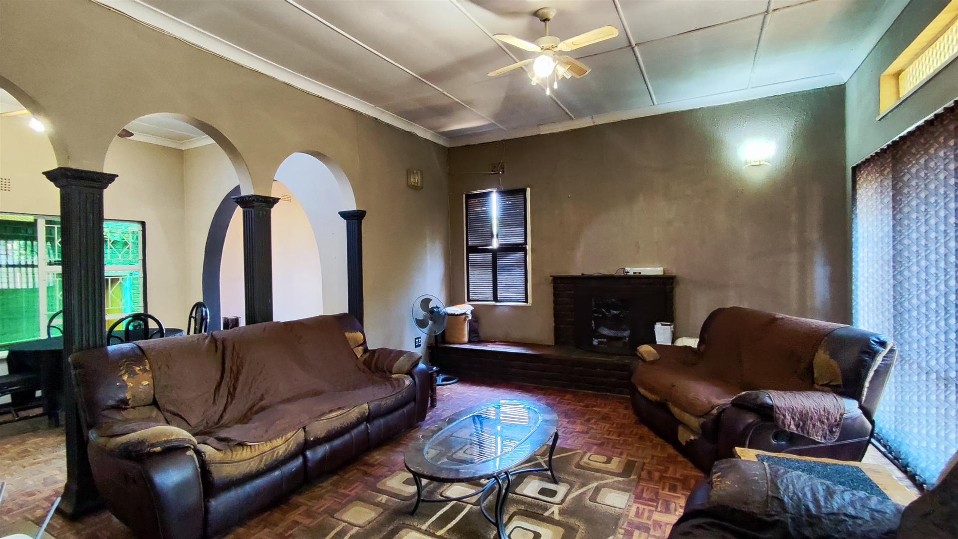 Lounges - 23 square meters of property in Hazeldene