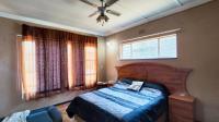 Main Bedroom - 15 square meters of property in Hazeldene