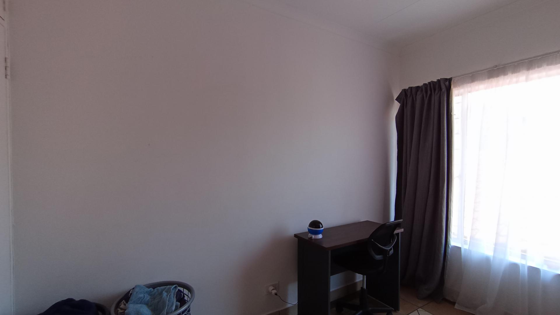 Bed Room 1 - 11 square meters of property in Ferndale - JHB