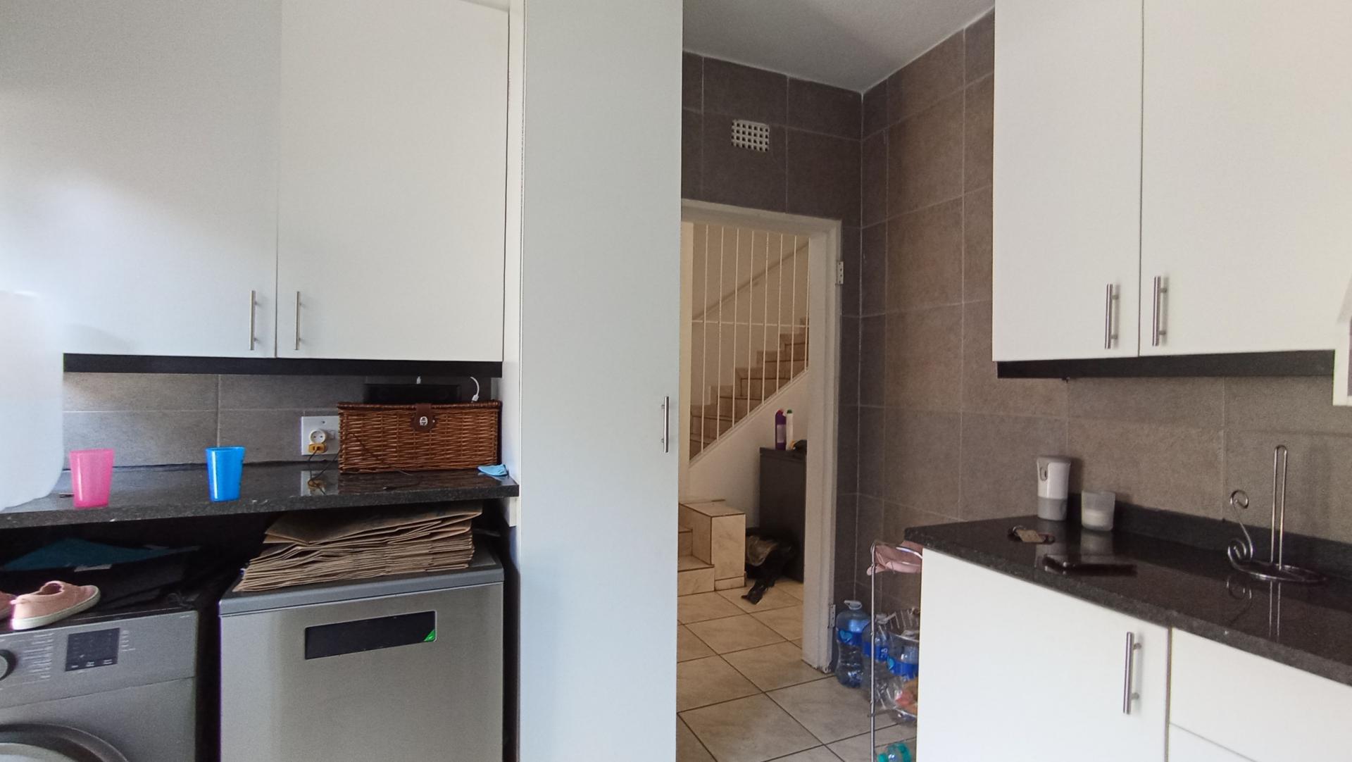Kitchen - 11 square meters of property in Ferndale - JHB